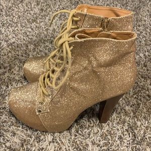 Size 7.5 Gold Sparkly 3 in. Heels